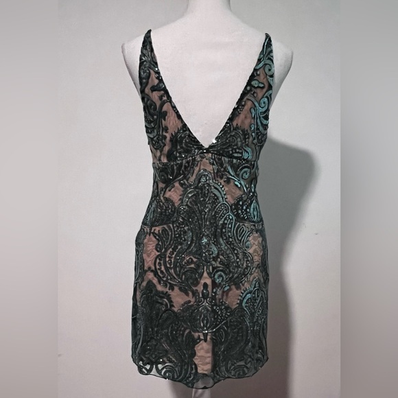 Cache Emerald Sequin Dress - Picture 6 of 14